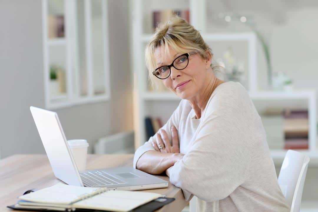 Local Medicare insurance broker helping clients compare Medicare Supplement Plans